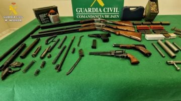 La Guardia Civil desmantela una trama de tráfico ilegal de armas y municiones en provincias de Andalucía y Valencia