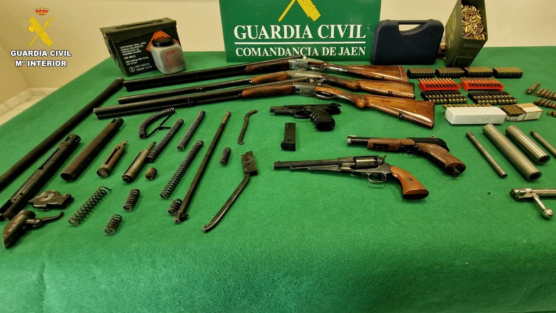 La Guardia Civil desmantela una trama de tráfico ilegal de armas y municiones en provincias de Andalucía y Valencia