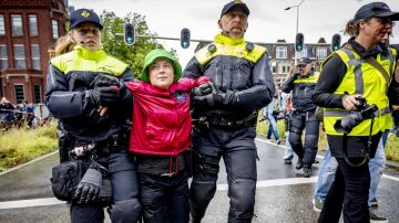 Detienen a Greta Thunberg en una protesta contra ayudas a combustibles fósiles