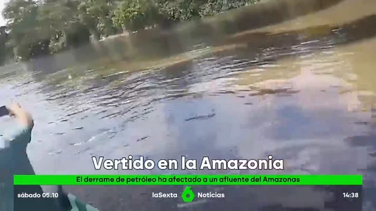Vertido de petróleo en un afluente del Amazonas Vertido de petróleo en un afluente del Amazonas