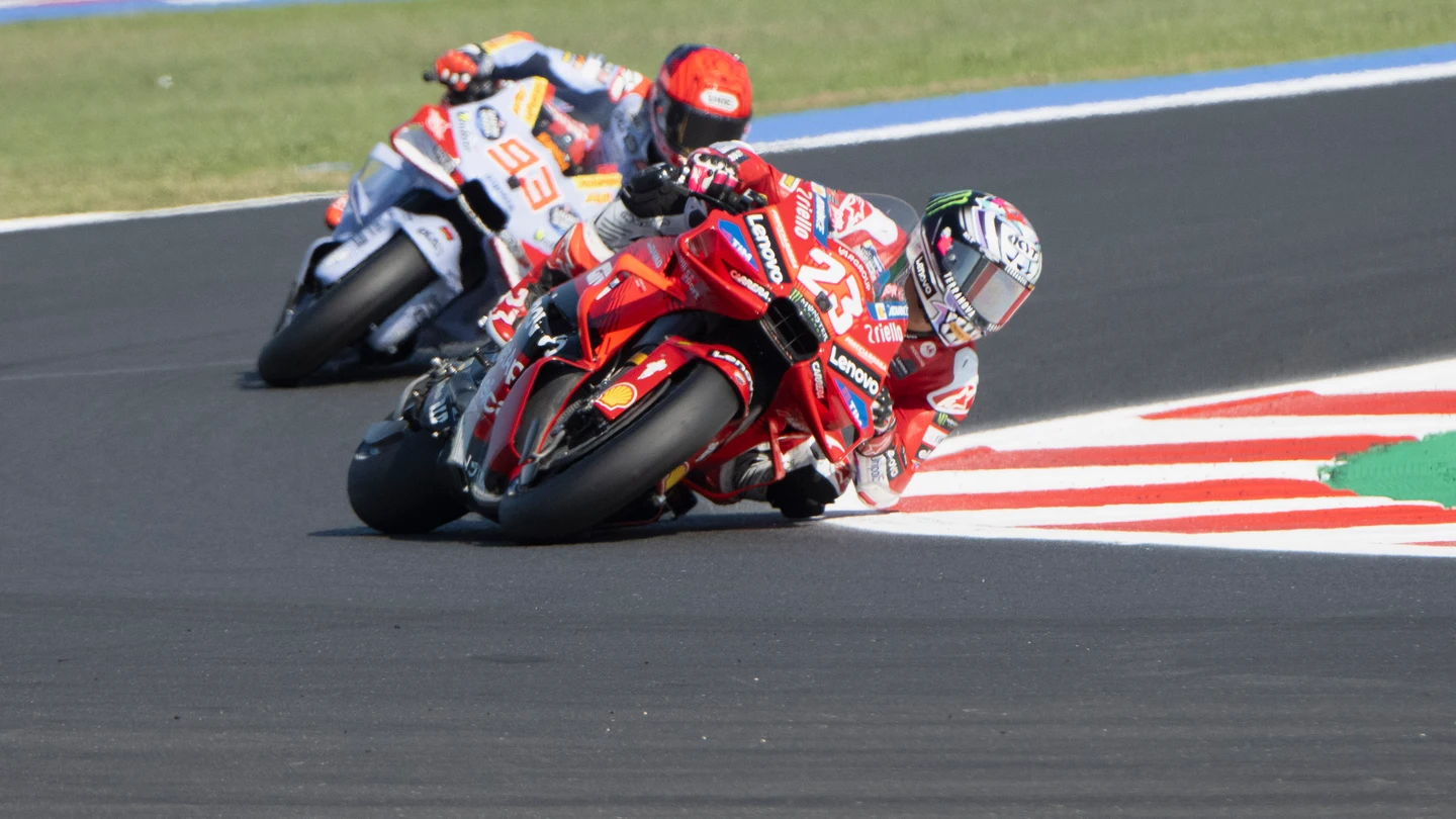 Enea Bastianini y Marc Márquez Enea Bastianini y Marc Márquez