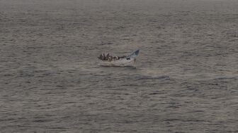 Foto de archivo de un cayuco llegando a Canarias