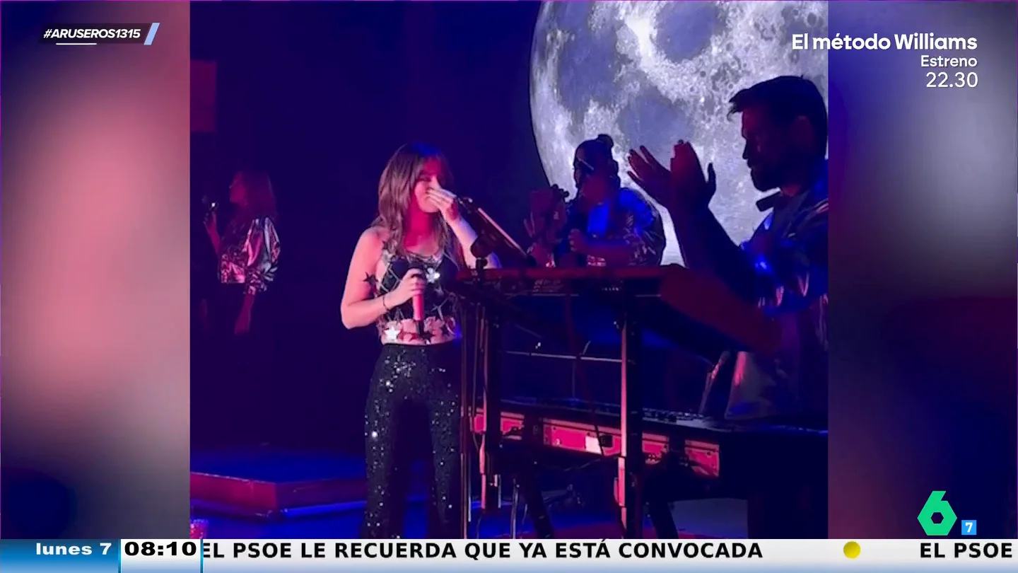 Edurne interrumpe su concierto en Zaragoza al comenzar a llorar de la emoción Edurne interrumpe su concierto en Zaragoza al comenzar a llorar de la emoción