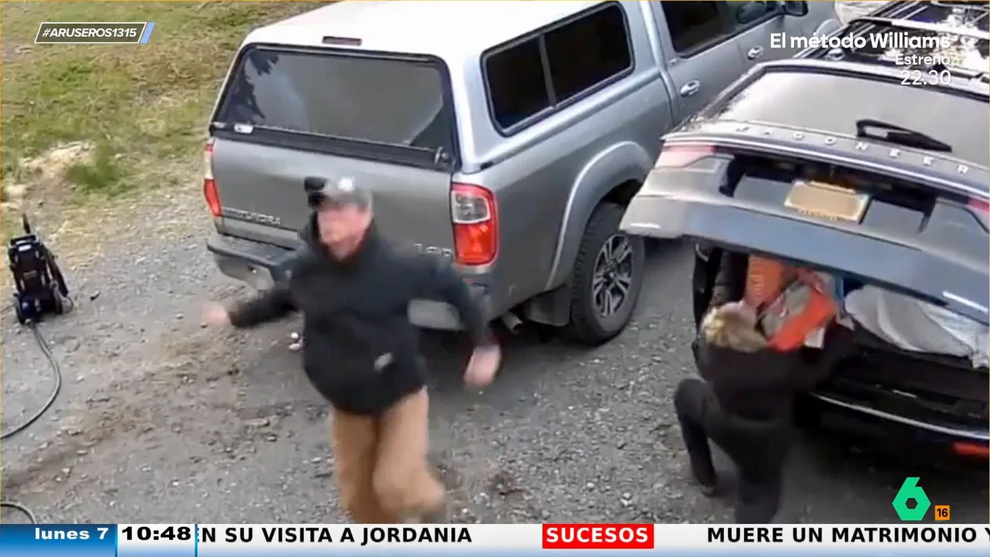 La divertida cadena de desgracias que le ocurre a este matrimonio en pocos minutos arrasa en tiktok La divertida cadena de desgracias que le ocurre a este matrimonio en pocos minutos arrasa en tiktok