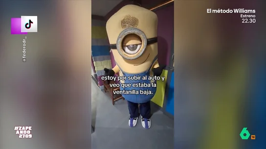 "No se puede vivir así": el enfado de un 'Minion' argentino después de que abran su coche para robarle El hombre se vistió como uno de los ayudantes de Gru para acudir al cumpleaños de su sobrino pero, justo antes de llegar, había sufrido un robo que no dudó en relatar con el traje de Minion puesto.
