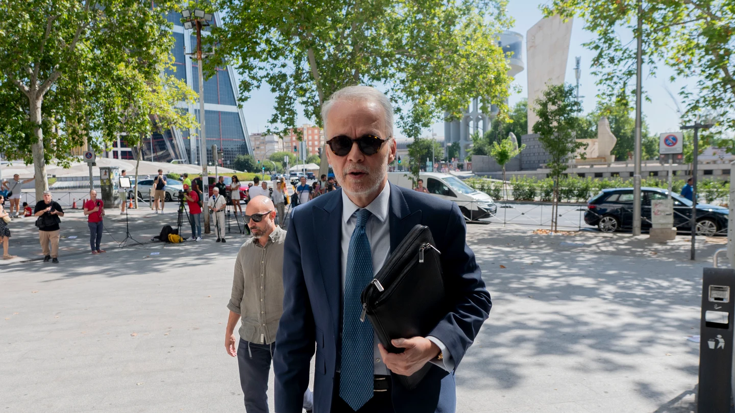 El abogado de Begoña Gómez, Antonio Camacho, a su llegada a los Juzgados de Plaza de Castilla, en una imagen de archivo. El abogado de Begoña Gómez, Antonio Camacho, a su llegada a los Juzgados de Plaza de Castilla, en una imagen de archivo.