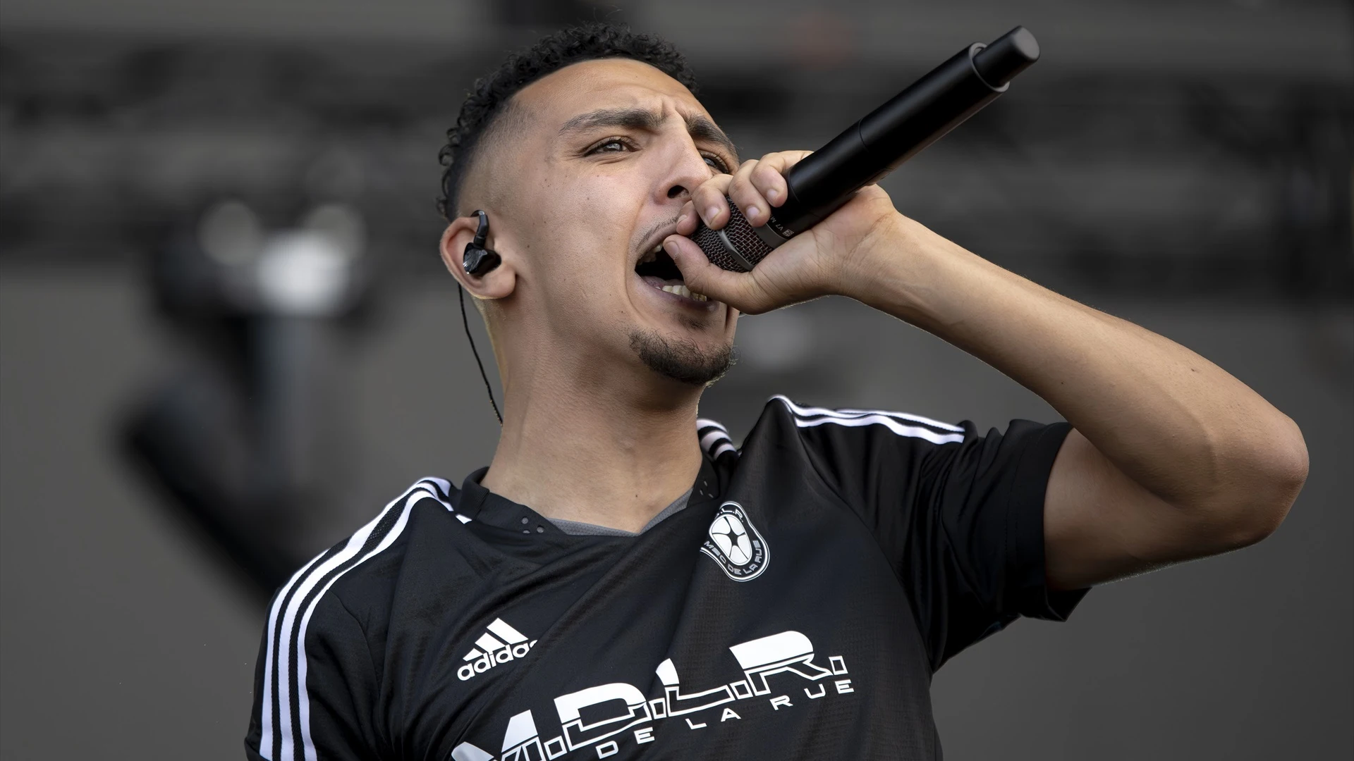 El cantante Morad durante una actuación en el Share Festival, en el Parc del Fòrum, a 10 de junio de 2023, en Barcelona, Catalunya (España).