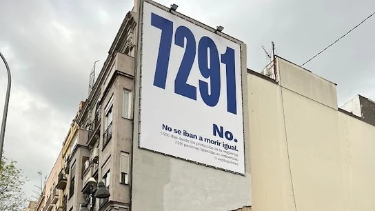 La Policía de Madrid expedienta al agente que denunció una lona de Más Madrid con la cifra de muertos en residencias Lona de Más Madrid recordando a los fallecidos en residencias durante el Covid-19