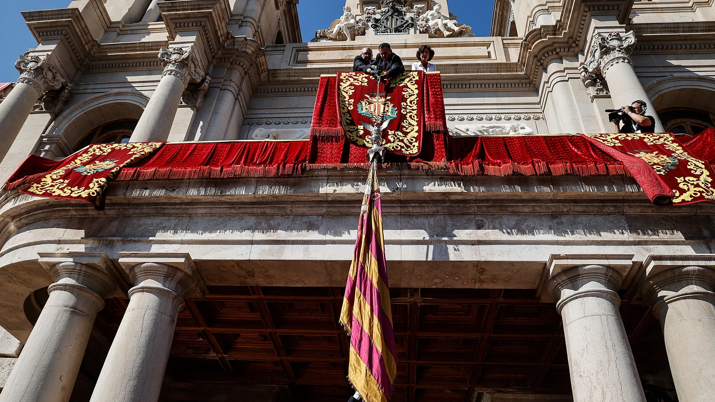 Preparación de la procesión cívica con motivo del 9 d’Octubre, en el exterior del ayuntamiento, a 9 de octubre de 2023, en Valencia, Comunidad Valenciana (España). Preparación de la procesión cívica con motivo del 9 d’Octubre, en el exterior del ayuntamiento, a 9 de octubre de 2023, en Valencia, Comunidad Valenciana (España).