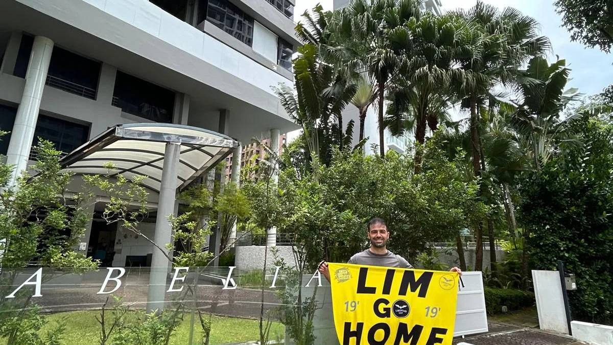 Dani Cuesta protesta contra Lim en Singapur