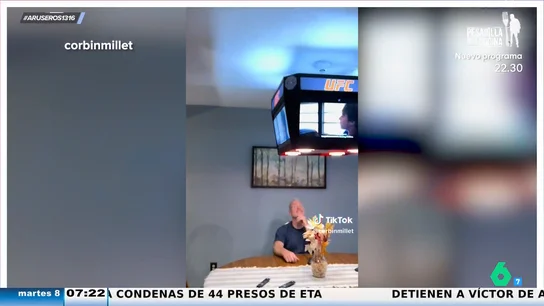 Así reaccionan los padres de un joven a los cambios que hace cuando no están en casa: de una máquina de ganchos a un jumbatrón Así reaccionan los padres de un joven a los cambios que hace cuando no están en casa: de una máquina de ganchos a un jumbatrón