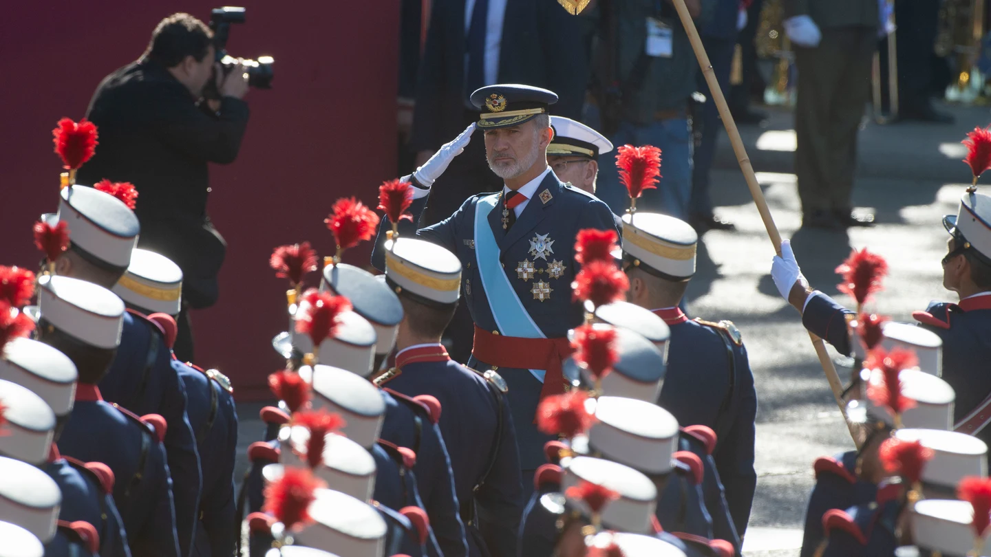 El Rey Felipe VI a su llegada al desfile del 12 de octubre 'Día de la Fiesta Nacional', en la plaza de Cánovas del Castillo, a 12 de octubre de 2023, en Madrid (España). El Rey Felipe VI a su llegada al desfile del 12 de octubre 'Día de la Fiesta Nacional', en la plaza de Cánovas del Castillo, a 12 de octubre de 2023, en Madrid (España).