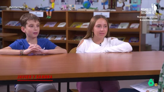 Un adolescente da una lección a Thais Villas al hablar sobre la belleza: "Hay que amarse a uno mismo" ¿Les obsesiona mucho la belleza a los adolescentes? Thais Villas acude a un instituto de educación secundaria para saber si los jóvenes le dan mucha importancia a su imagen.