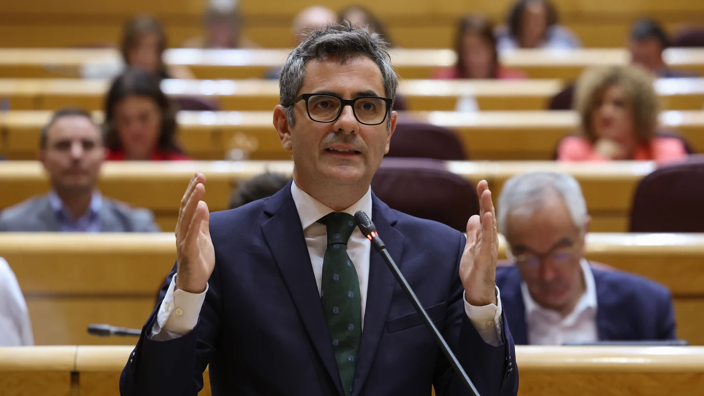 El ministro de Justicia, Félix Bolaños, interviene durante la sesión de control al Gobierno celebrada este martes por el pleno del Senado. El ministro de Justicia, Félix Bolaños, interviene durante la sesión de control al Gobierno celebrada este martes por el pleno del Senado.
