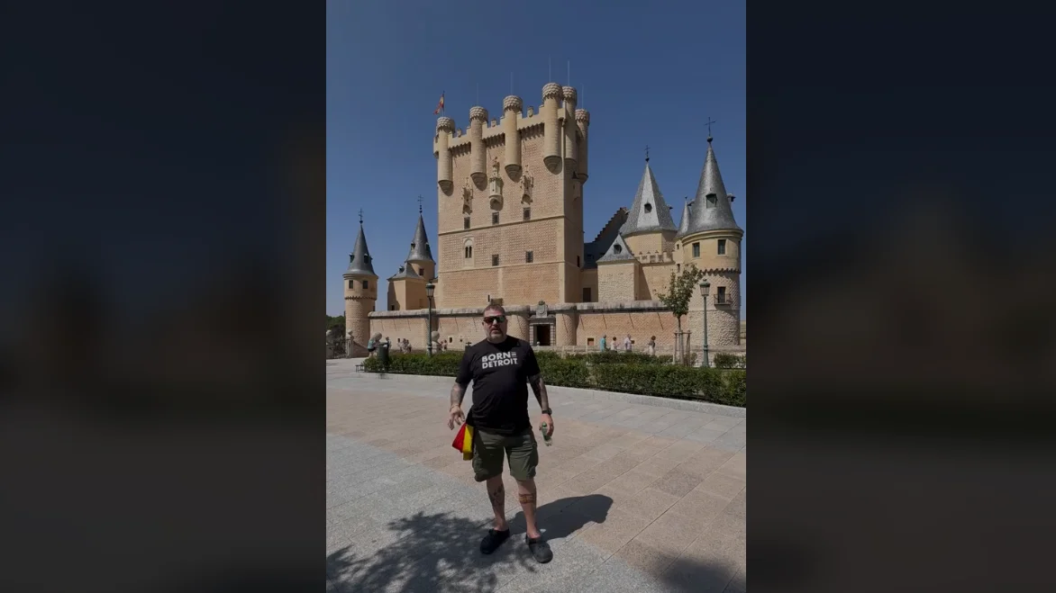 Larry Shy en el Alcázar de Segovia en TikTok Larry Shy en el Alcázar de Segovia en TikTok