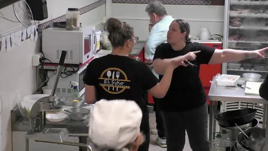La camarera de 'El sitio' no aguanta más las órdenes de su jefa: "¿Tengo que hacer el trabajo de dos? ¿Estamos tontos?" La camarera de 'El sitio' no aguanta más las órdenes de su jefa: "¿Tengo que hacer el trabajo de dos? ¿Estamos tontos?"