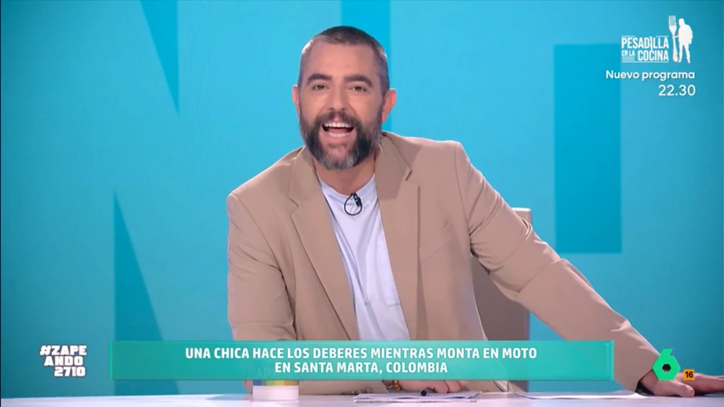 La reacción de Dani Mateo al ver la cama de un apartamento turístico: "Han reinventado el término de mesa camilla" La reacción de Dani Mateo al ver la cama de un apartamento turístico: "Han reinventado el término de mesa camilla"