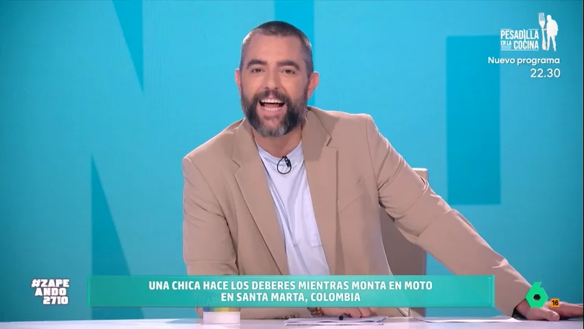 La reacción de Dani Mateo al ver la cama de un apartamento turístico: "Han reinventado el término de mesa camilla"