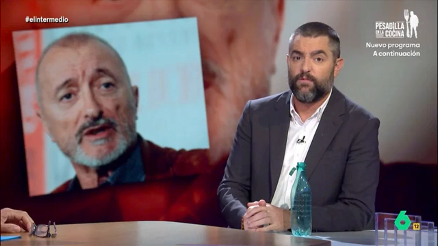 Dani Mateo 'descubre' un nuevo uso para las botellas con el tapón unido: "Detectar cuñados" Como expone el colaborador, esta normativa europea ha indignado a numerosos políticos, como Santiago Abascal, líder de Vox, o Xavier García Albiol, alcalde de Badalona, que se han manifestado públicamente en contra de estos tapones.
