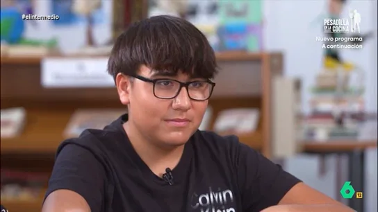 Un chico confiesa a Thais Villas cómo le gusta hacerse fotos: "De espaldas, salgo mejor" Los adolescentes tienen muy en cuenta su aspecto antes de ir al instituto. Marian, por ejemplo, se levanta a las seis de la mañana para arreglarse antes de ir a clase, algo que deja alucinada a Thais.