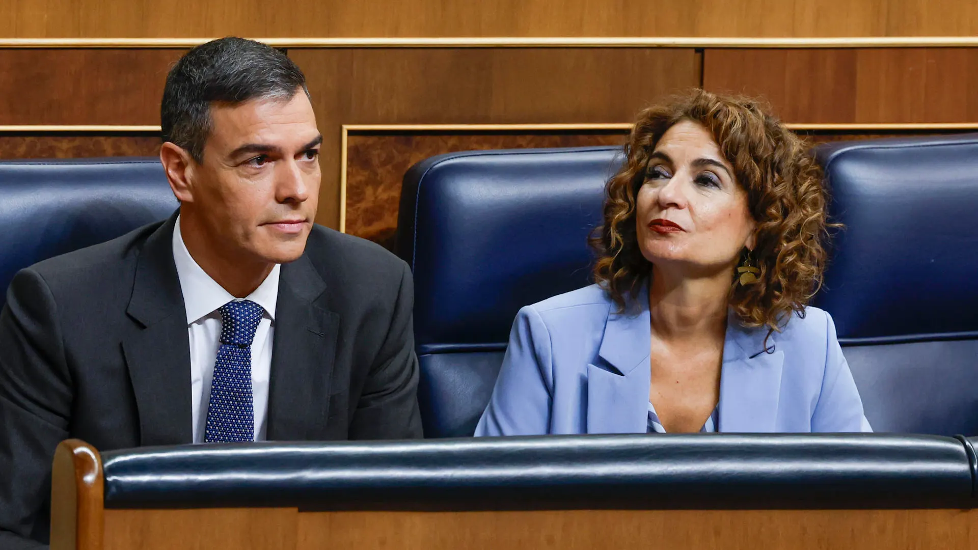 Imagen de María Jesús Montero y Pedro Sánchez en el Congreso de los Diputados.