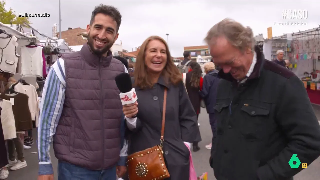 Isma Juárez visita el mercadillo de Majadahonda, que se está de moda por las frecuentes visitas de influencers o Victoria Federica. En este vídeo le propone un intercambio a uno de los clientes para ver qué se siente al llevar un 'fachaleco'.