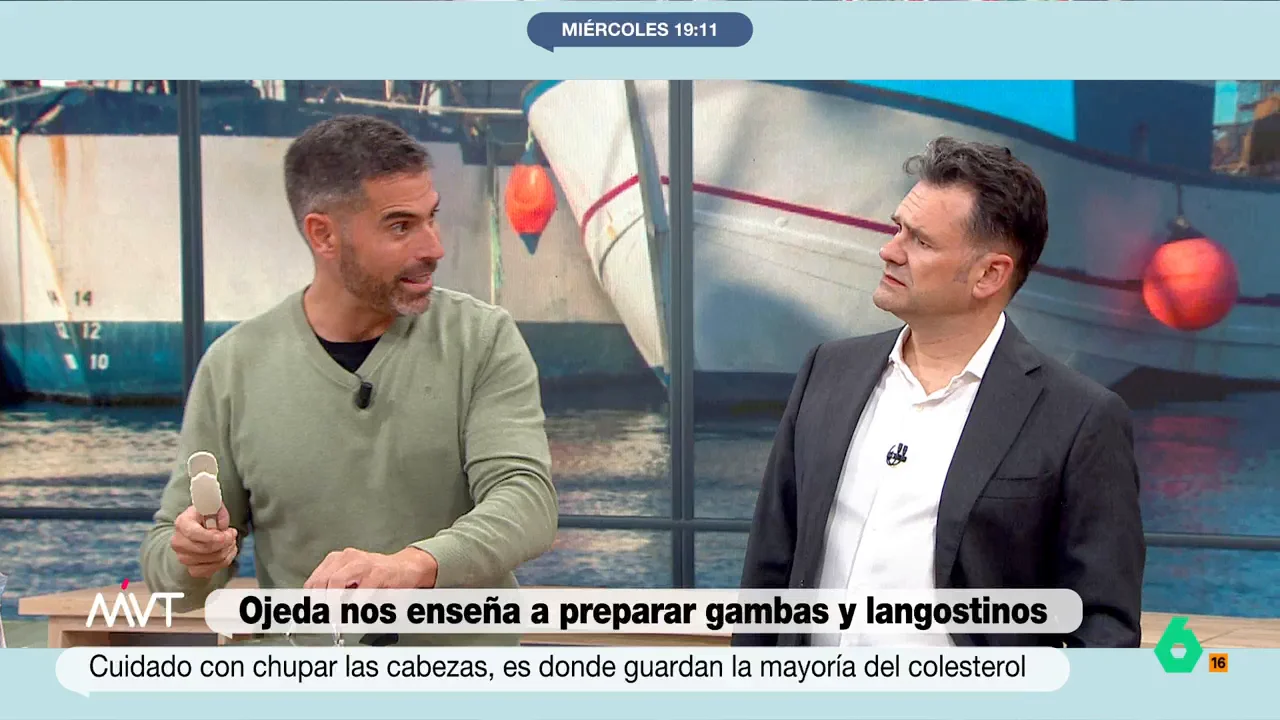 Chupar las cabezas de las gambas, ¿placer o peligro? Pablo Ojeda responde y explica qué hay de cierto en el ácido úrico que contiene el marisco y si realmente sube el colesterol. Su explicación y advertencias, en este vídeo de Más Vale Tarde.