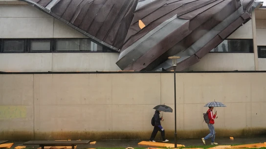 Desprendimiento del tejado del Conservatorio de Música, a 9 de octubre de 2024, en Santiago de Compostela, A Coruña, Galicia (España). Desprendimiento del tejado del Conservatorio de Música, a 9 de octubre de 2024, en Santiago de Compostela, A Coruña, Galicia (España).
