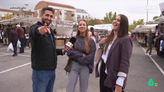 Dos influencers definen para Isma Juárez el 'género' del mercadillo de Majadahonda: "Hay un estilo concreto, el cayetano" Isma Juárez recorre el mercadillo de Majadahonda, conocido como el 'mercadillo de los pijos' y entrevista a sus clientas: "Que se haya puesto de moda nos ha fastidiado, porque suben los precios", lamenta una de las de toda la vida en este vídeo.