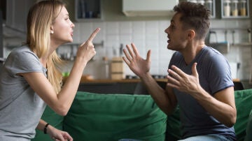 Pareja discutiendo