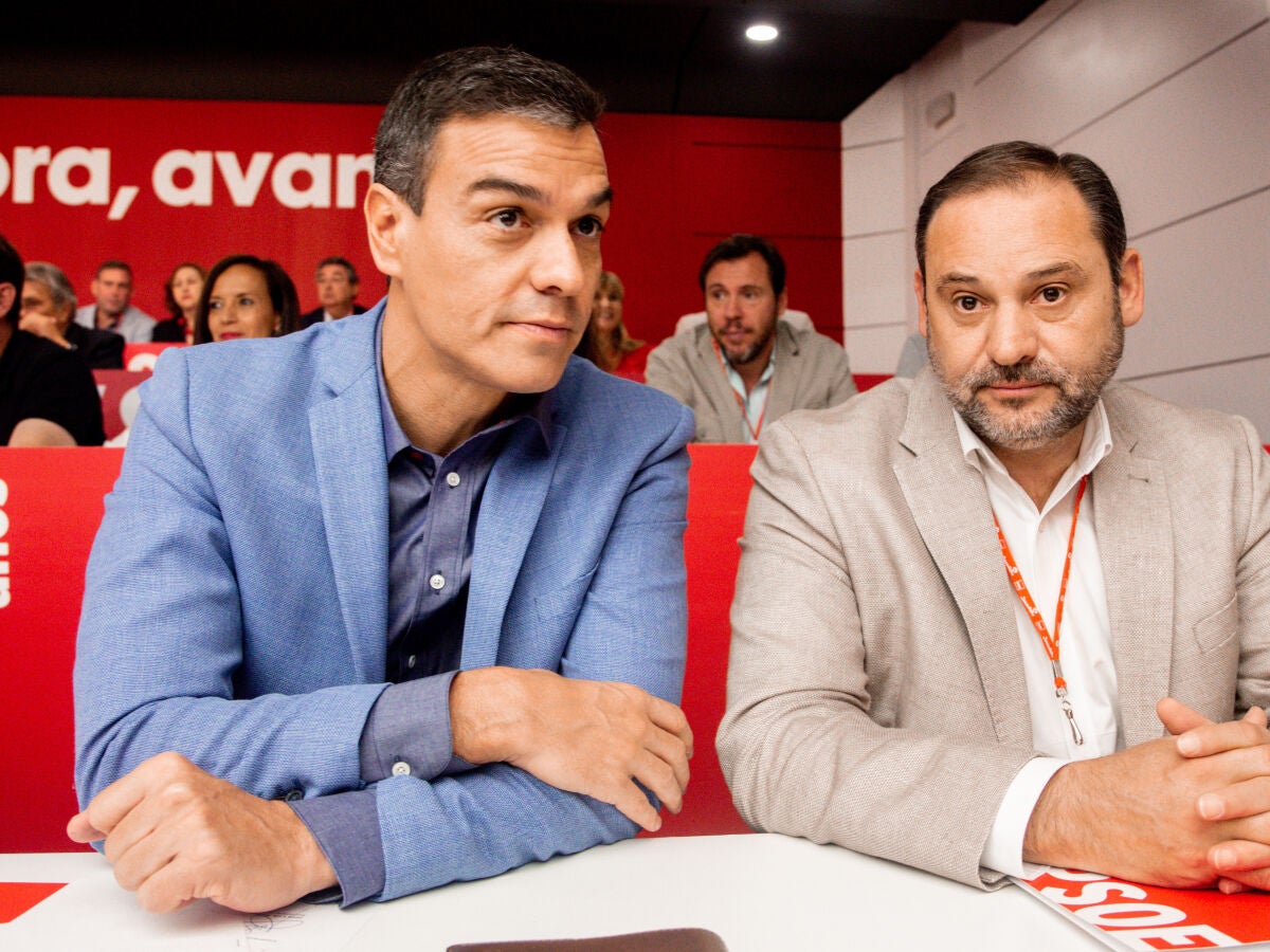 https://fotografias.lasexta.com/clipping/cmsimages02/2024/10/10/42EB1E60-6DF2-4175-92B7-97FD015FD6E1/pedro-sanchez-presidente-gobierno-jose-luis-abalos-exministro-transportes-2019_103.jpg