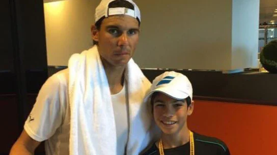Rafa Nadal, junto a un pequeño Carlos Alcaraz Rafa Nadal, junto a un pequeño Carlos Alcaraz