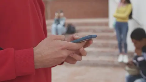 Android esconde un truco para que tus hijos no miren el móvil en clase Android esconde un truco para que tus hijos no miren el móvil en clase