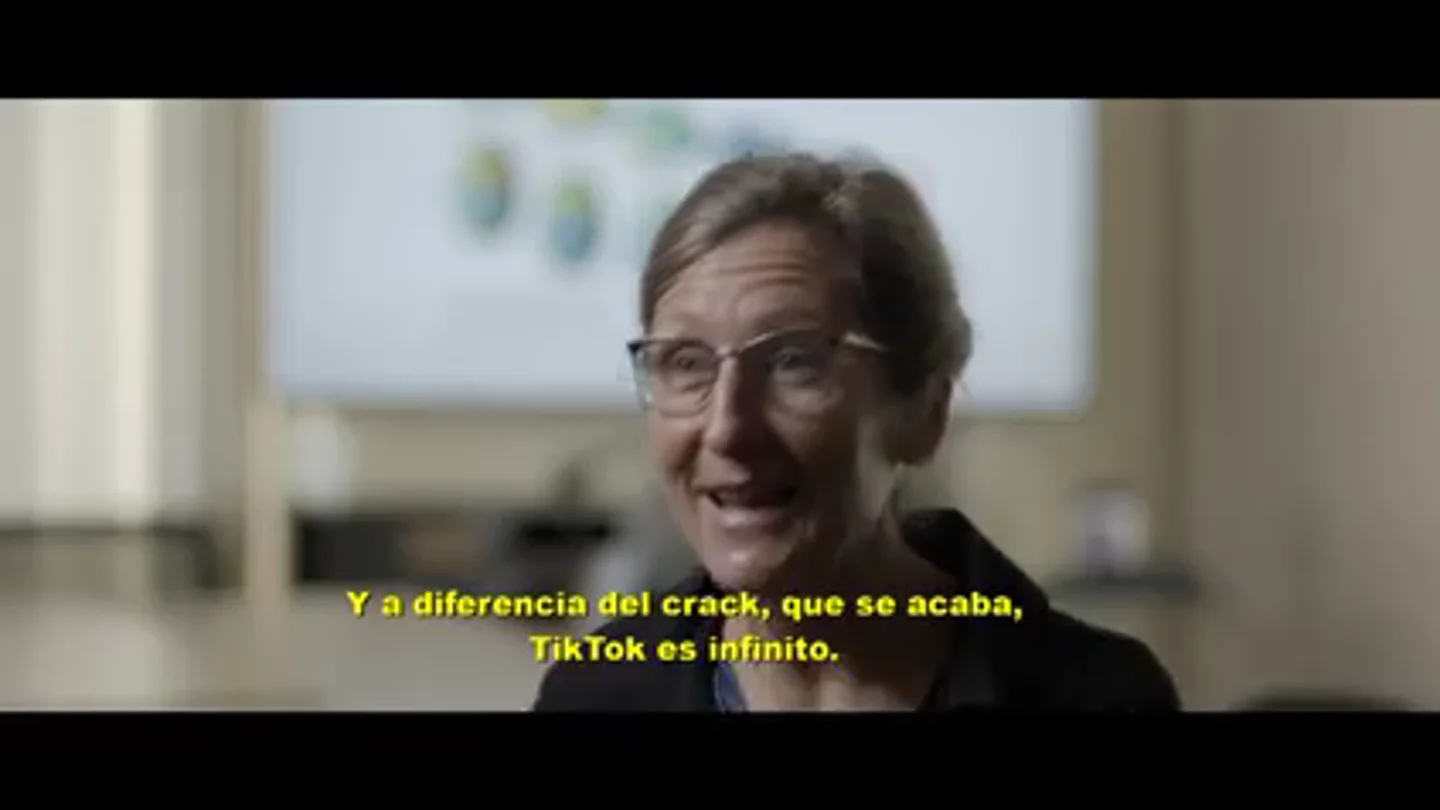 Anna Lembke, directora de Medicina de la Adicción en Stanford: "A diferencia del crack, TikTok es infinito" Anna Lembke, directora de Medicina de la Adicción en Stanford: "A diferencia del crack, TikTok es infinito"