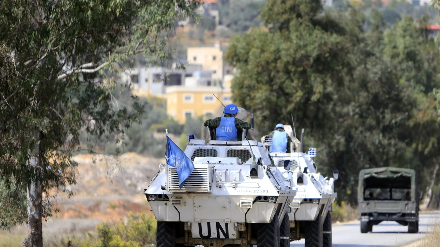 España exige a Israel el cese "inmediato" de los ataques contra los cascos azules en Líbano Tres 'cascos azules' de la FINUL heridos leves en una explosión en el sur de Líbano