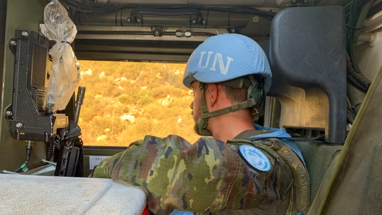 Un casco azul de la misión de paz de la ONU en el Líbano (FINUL).  Un casco azul de la misión de paz de la ONU en el Líbano (FINUL).