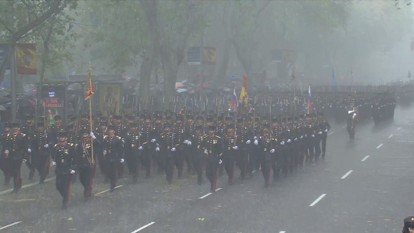 lluvia-desfile-guardia-real