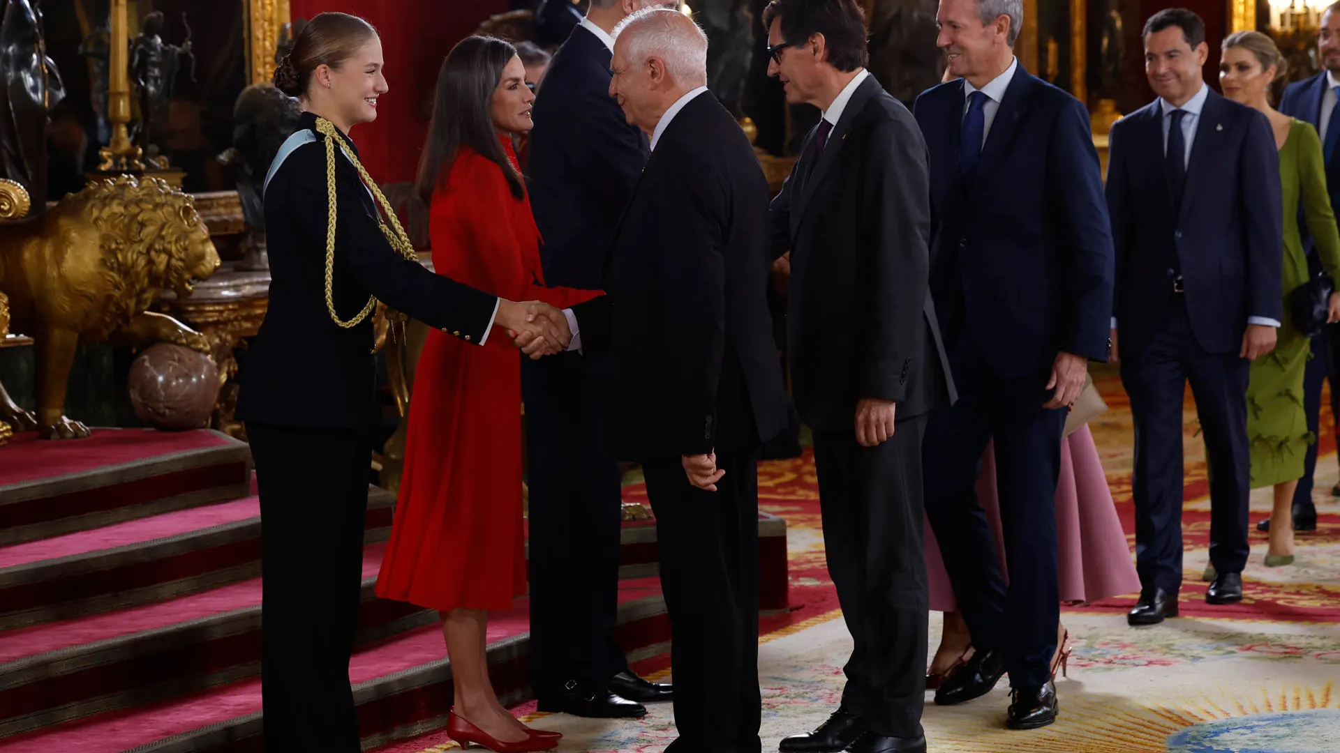 Los reyes Felipe y Letizia, acompañados por la princesa de Asturias, Leonor de Borbón, reciben a al Alto representante de la Unión para Asuntos Exteriores y Política de Seguridad, Josep Borrell y al president de la Generalitat Salvador Illa.