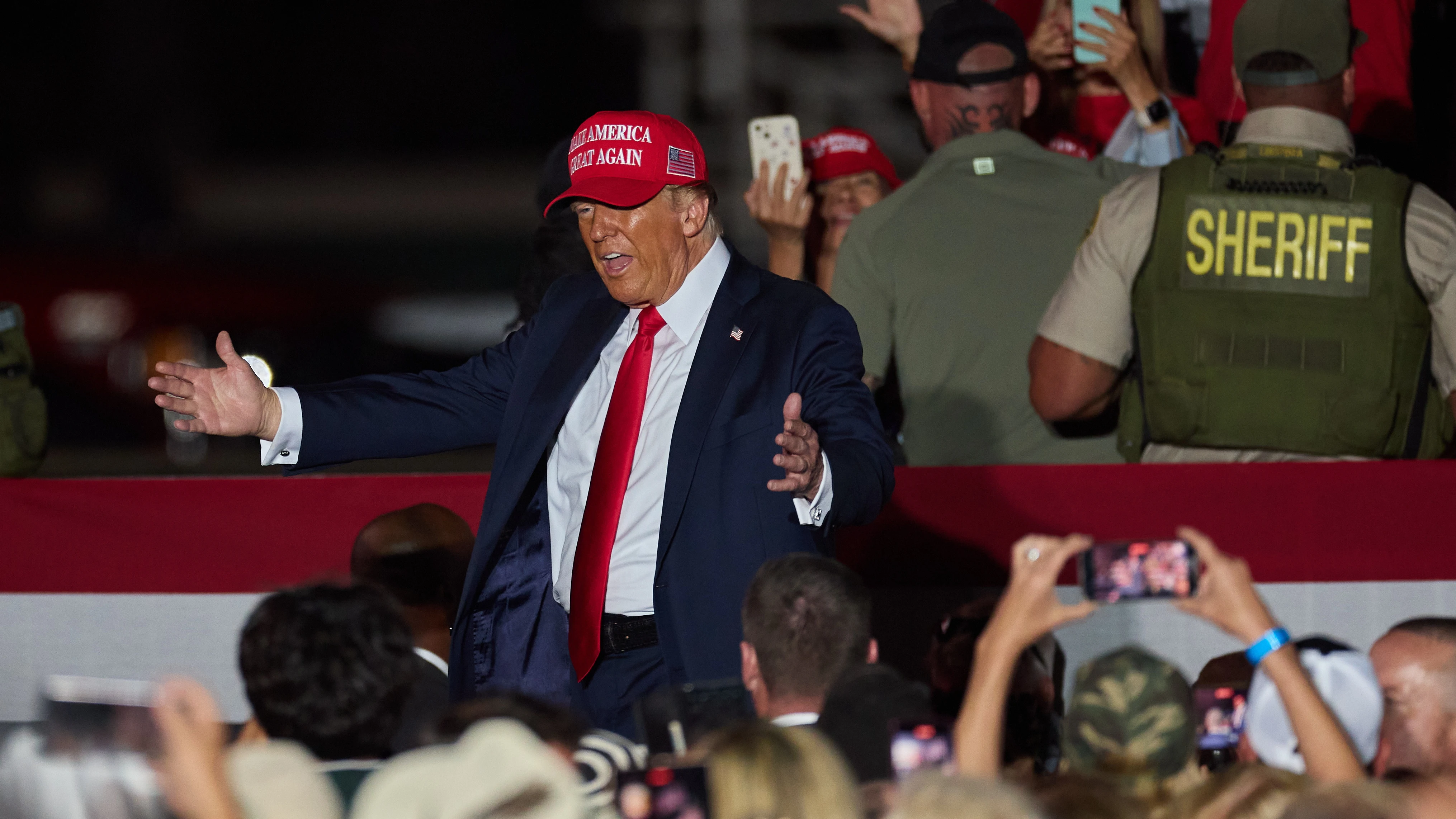 El expresidente estadounidense y candidato republicano, Donald Trump, en un mitin en Coachella, California
