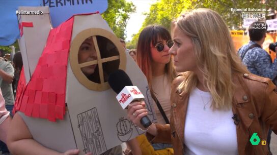 La joven expone que paga 900 euros de alquiler y que puede hacer frente al mismo gracias a la ayuda de sus padres. 