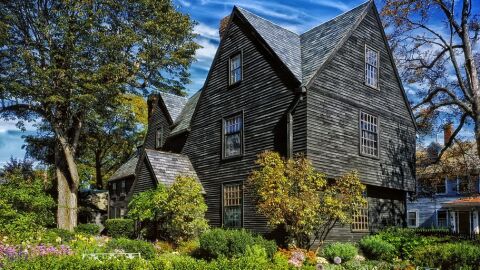 La casa de los 7 tejados, Salem