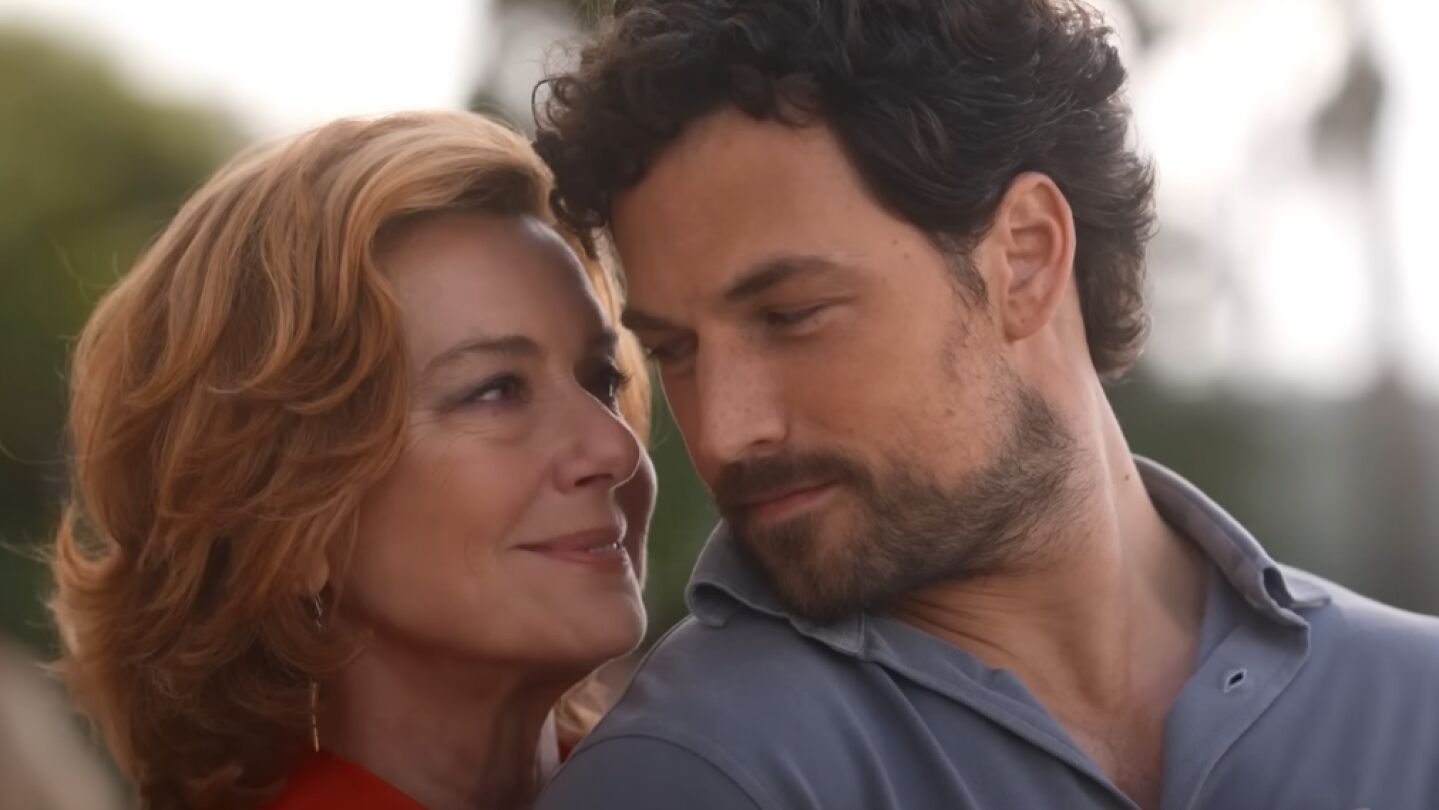Los protagonistas de 'Enga&ntilde;o', la nueva miniserie de Netflix.