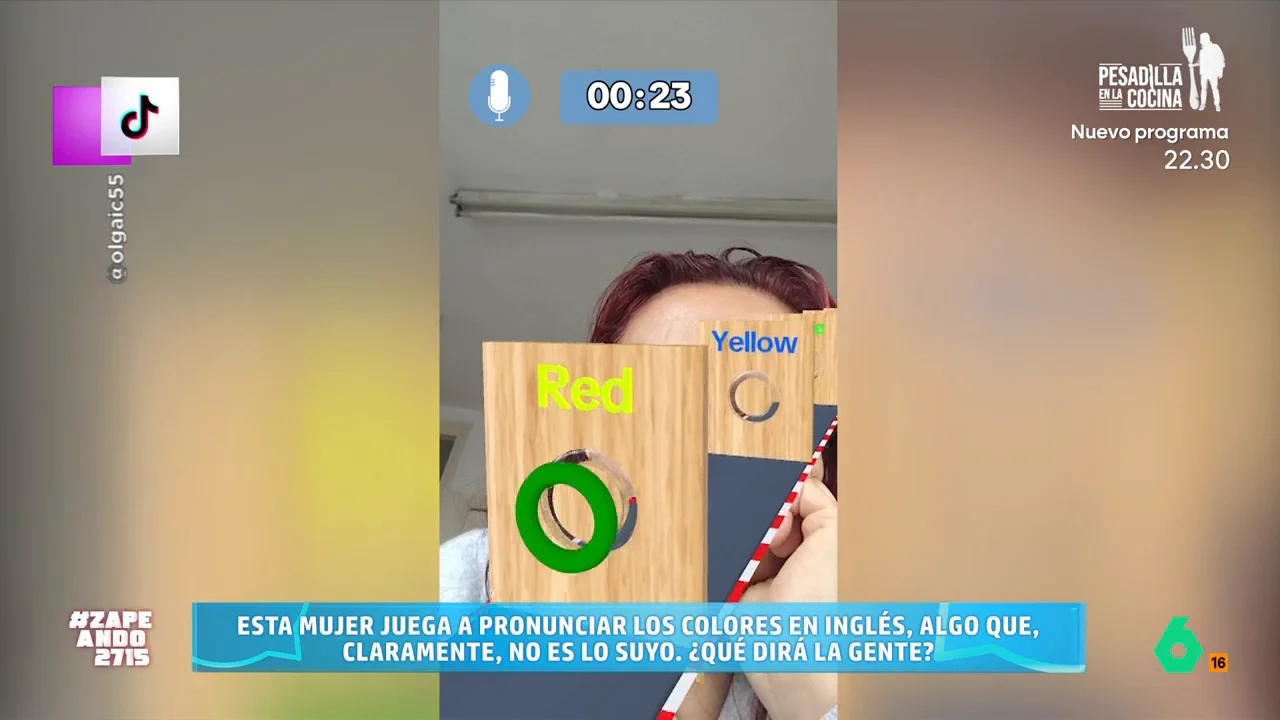 La señora no duda en enfrentarse a un juego en inglés y, a pesar de sus dificultades, sube el vídeo a sus redes sociales, lo que ha provocado numerosos de comentarios. 