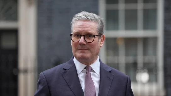 Reino Unido plantea recetar inyecciones adelgazantes a desempleados obesos para facilitar su vuelta al trabajo El Primer Ministro del Reino Unido, Keir Starmer, habla con los medios de comunicación en Downing Street, Londres, antes de una reunión del Gabinete.