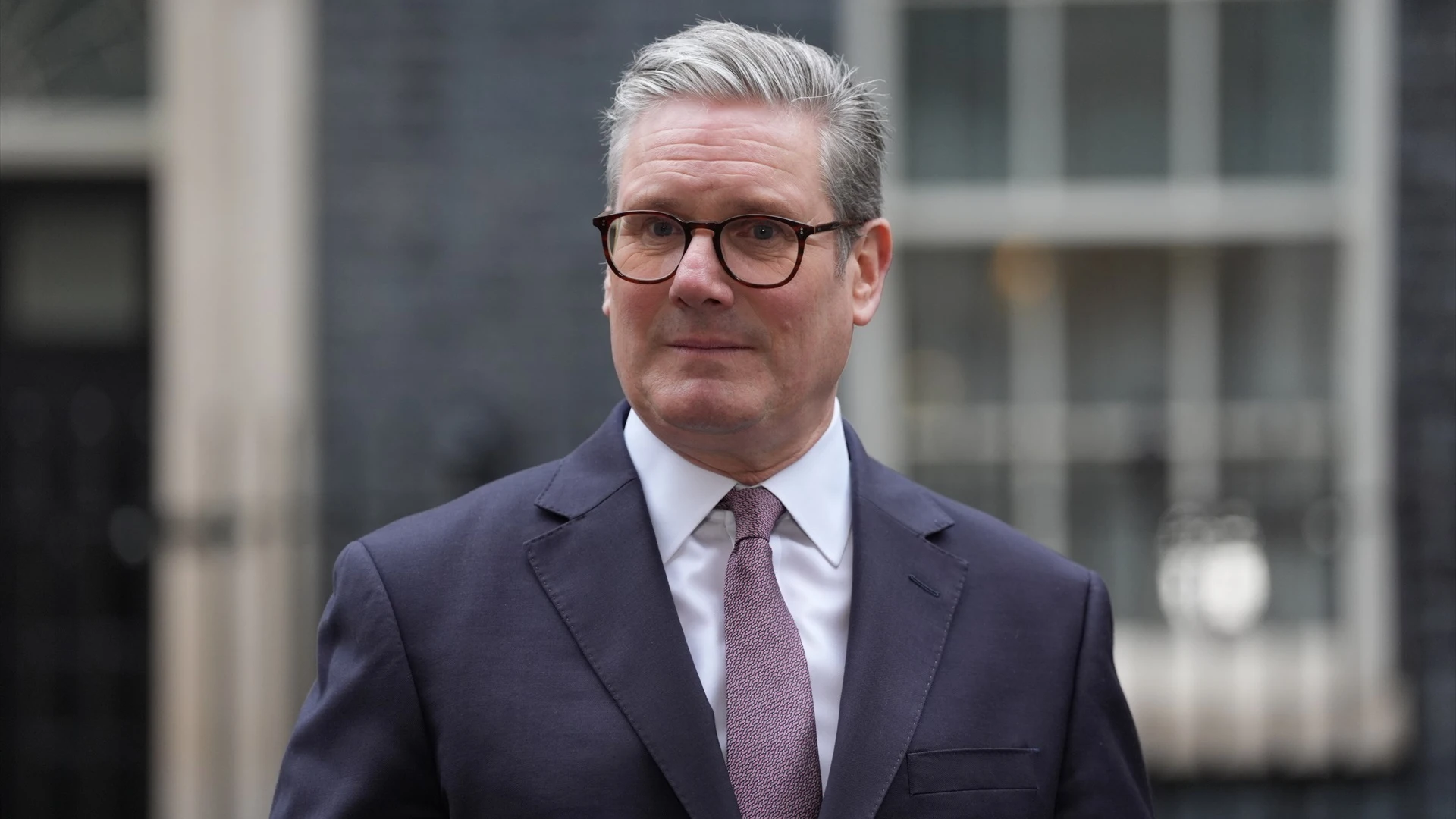 El Primer Ministro del Reino Unido, Keir Starmer, habla con los medios de comunicación en Downing Street, Londres, antes de una reunión del Gabinete.