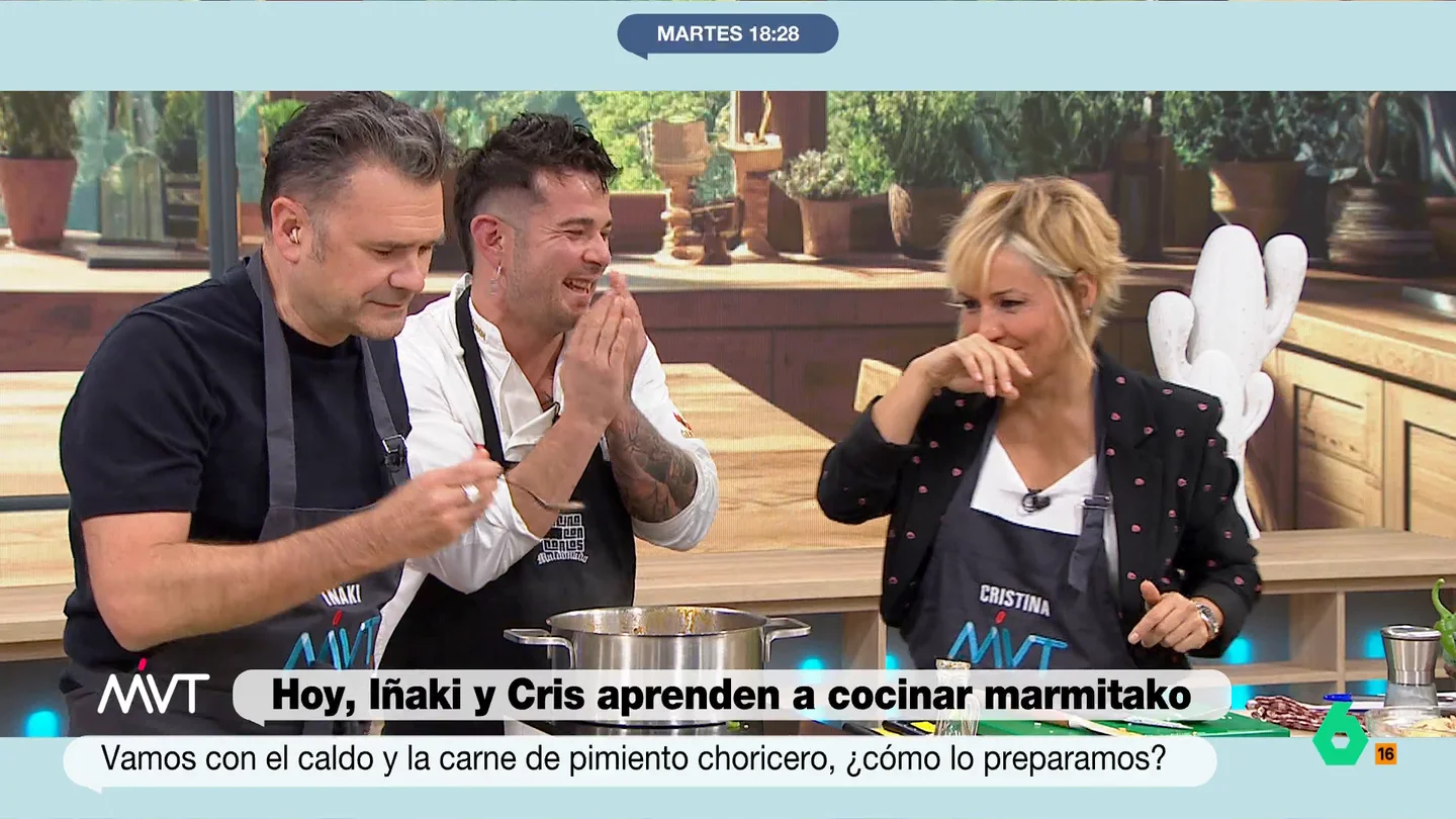 La primera reacción de Cristina Pardo al marmitako que cocina con Iñaki López y Carlos Maldonado: "Está picante de cojones" "Se ha quedado un marmitako mexicano", afirma Iñaki López en este vídeo de Más Vale Tarde tras probar el marmitako que cocina junto a Cristina Pardo con el 'asesoramiento' del chef con estrella Michelin Carlos Maldonado.