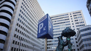 Una réplica del Oso y el Madroño, en la plaza de los Cubos, en Madrid (España)