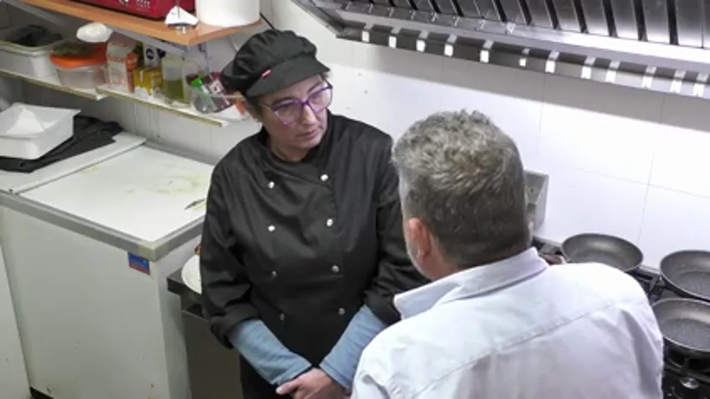 La cocinera de 'El italiano' cuenta a Alberto Chicote que ella no es chef: "Yo era una clienta que venía a comer" La cocinera de 'El italiano' cuenta a Alberto Chicote que ella no es chef: "Yo era una clienta que venía a comer"