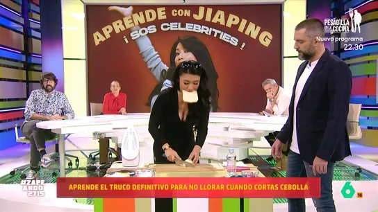 El truco definitivo de Jiaping para cortar una cebolla sin llorar: "Es tan sencillo como morder un trozo de pan" El truco definitivo de Jiaping para cortar una cebolla sin llorar: "Es tan sencillo como morder un trozo de pan"