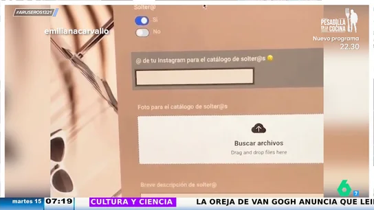 Una joven tiene que rellenar un formulario para ir de boda porque los novios van a hacer un catálogo de solteros Una joven tiene que rellenar un formulario para ir de boda porque los novios van a hacer un catálogo de solteros